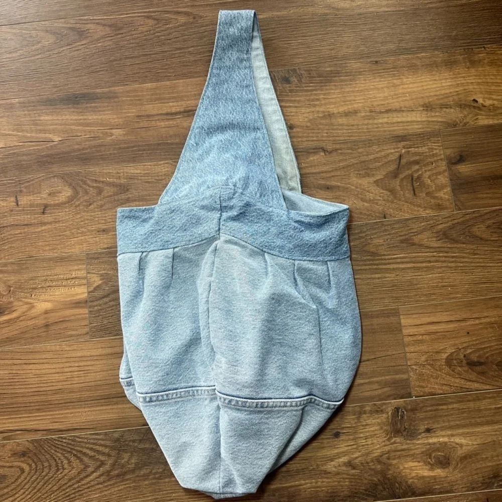 Denim Purse Tote Bag Light Wash Jean Lined Clasp Hobo Travel Inner Pocket Pleats